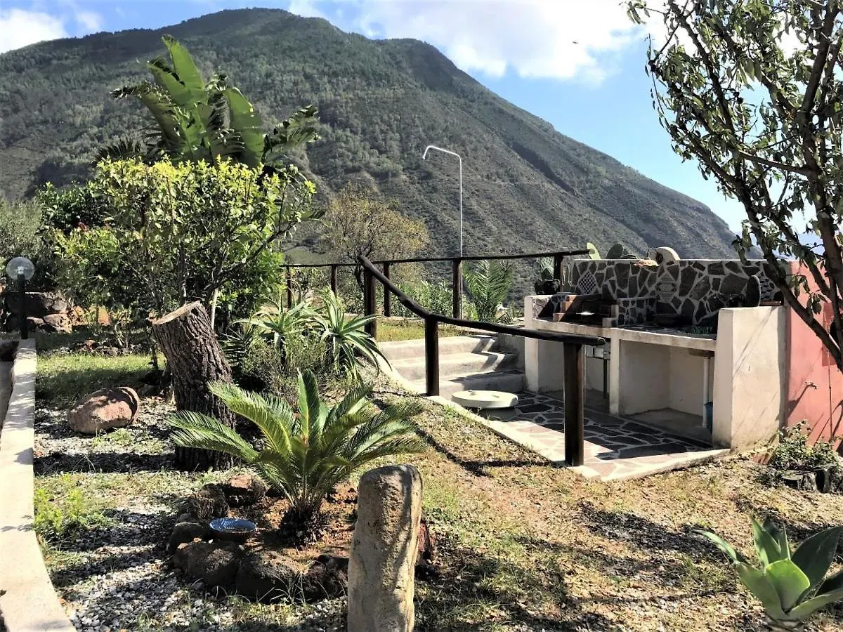 Case Il Mandorlo - immersi nella natura e terrazzi vista mare Leni 0*,  Italia